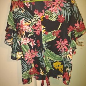 Woman's Floral Ruffled Sleeve Umagee USA top with tie in the front size XL